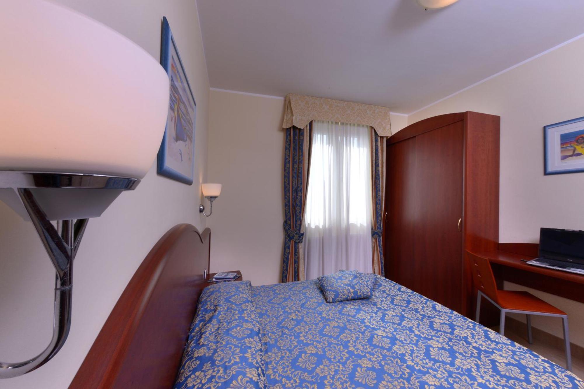 Residence Costa Smeralda Grottammare Εξωτερικό φωτογραφία